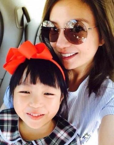 吃瓜直播赵薇女儿,萌态十足引网友热议