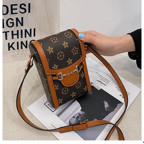 新款网红斜挎包迷你图片,网红斜挎包迷你款，轻巧时尚必备单品